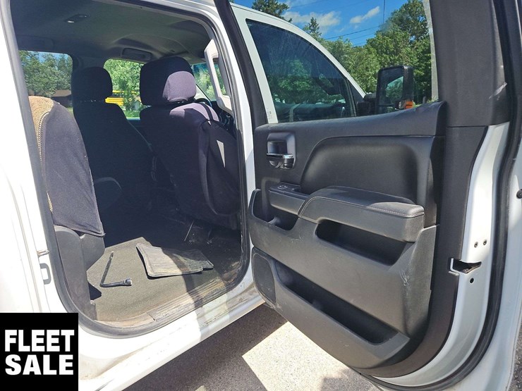 2015-chevrolet-silverado-2500hd-image-22