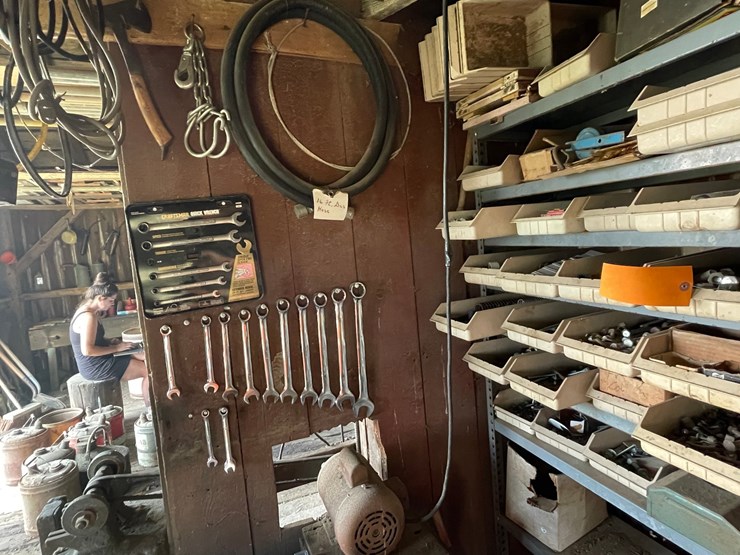 #2330-•-rolling-workbench-with-contents-image-12