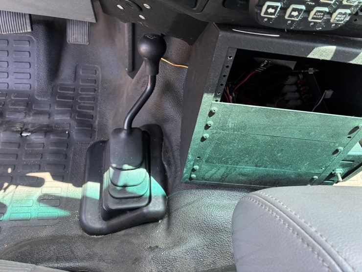 2011-ford-f250-image-18
