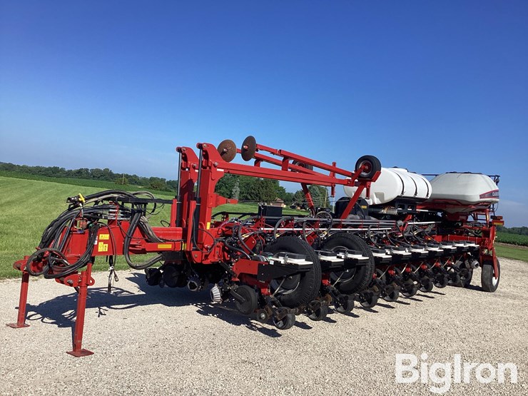 2014-case-ih-1255-image-1