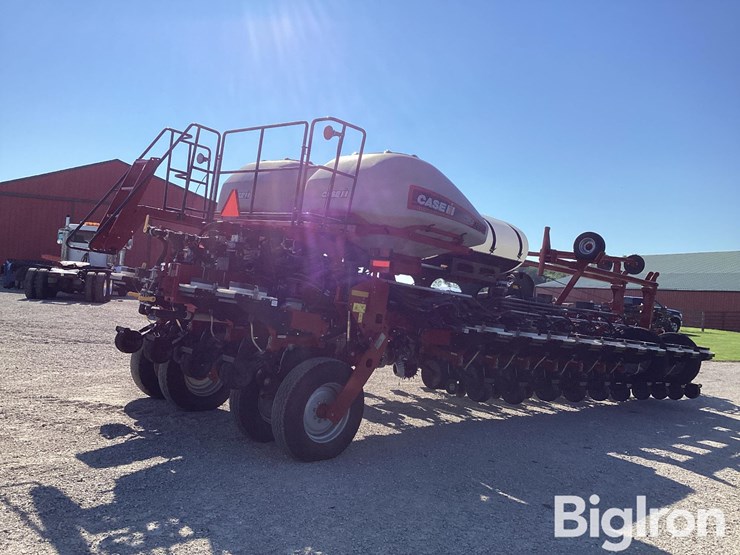 2014-case-ih-1255-image-5