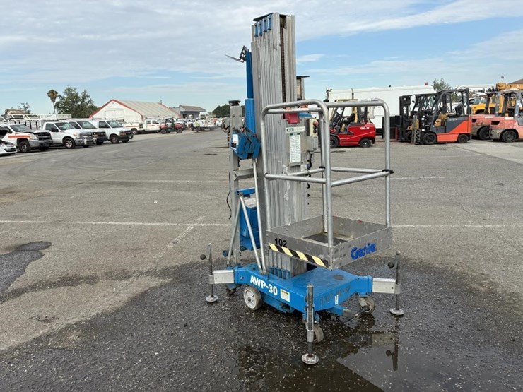 1995-genie-amp-30-man-lift-image-2