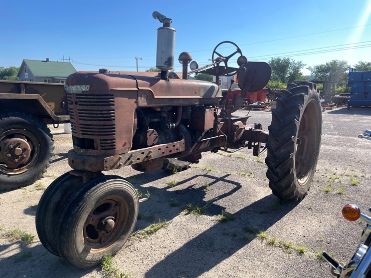#1021-•-farmall-h-tractor-image-1