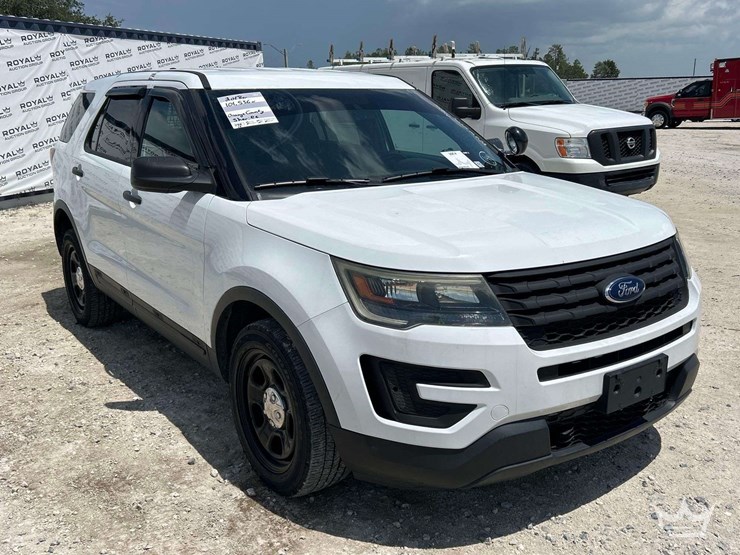 2018-ford-explorer-image-2