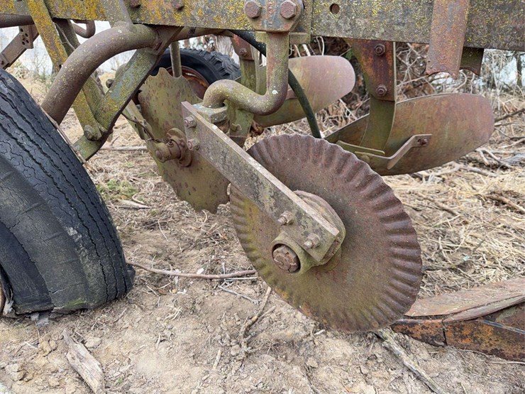 mccormick-pull-type-three-bottom-plow-image-21