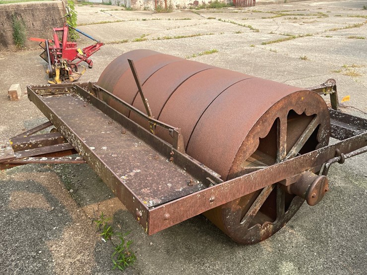 #2270-•-heavy-duty-pull-behind-roller-image-4