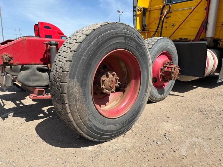 volvo-vnl64t300-image-22