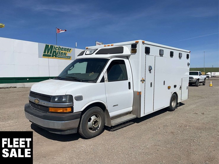 2020-chevrolet-express-s/a-ambulance-image-1