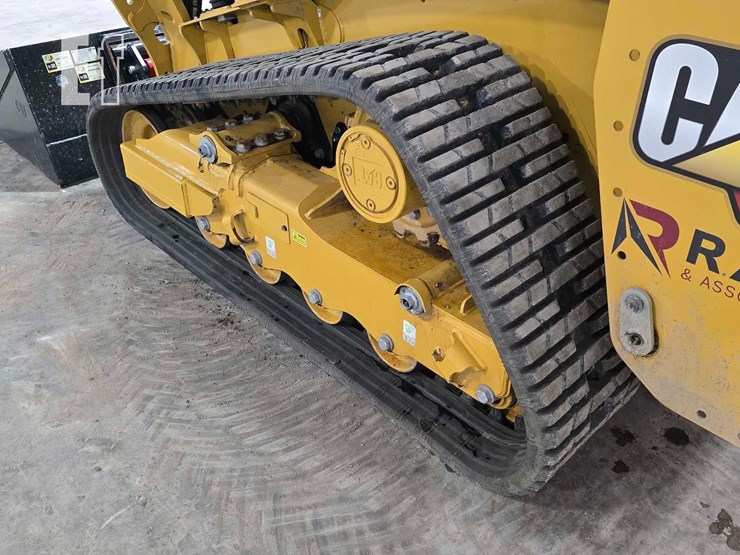 2025-caterpillar-255-image-32