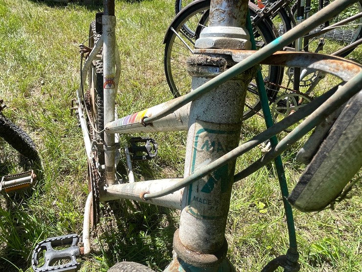 #3299-•-(2)-vintage-bikes-image-19