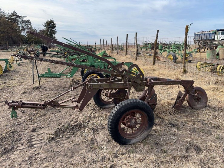 john-deere-no.-44-pull-type-two-bottom-plow-image-2
