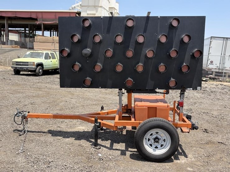 2013-vermac-arrow-board-trailer-image-2