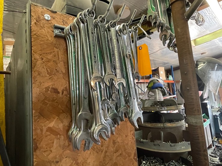 #4004-•-large-lot-of-various-size-wrenches-image-3