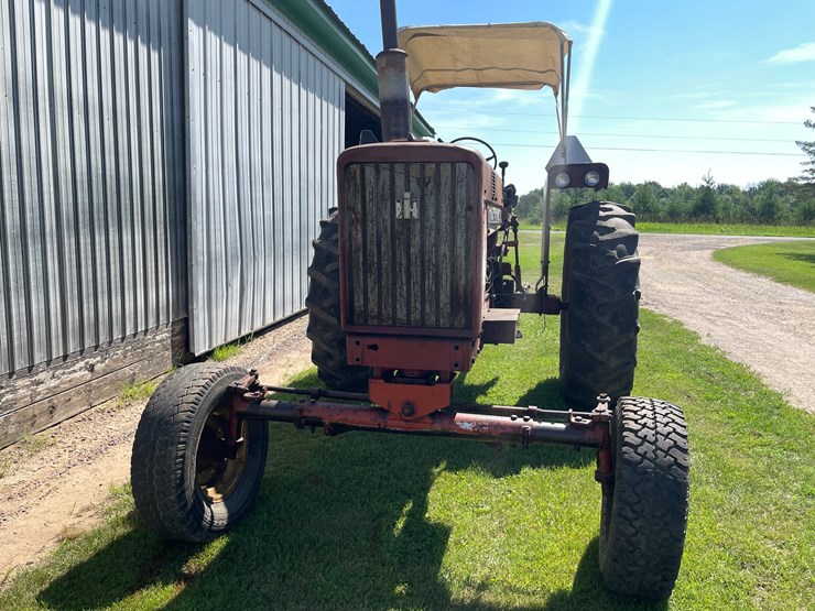 #1020-•-farmall-656-gas-tractor-(augusta,-wi)-image-2