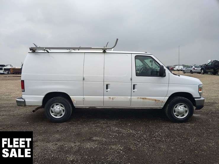 2014-ford-cargo-image-11