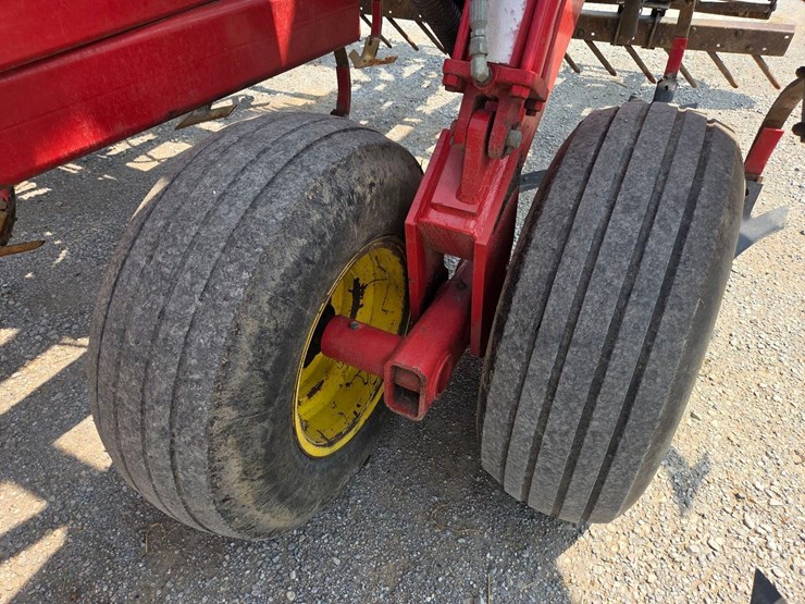 44'-sunflower-5055-44-field-cultivator-image-22