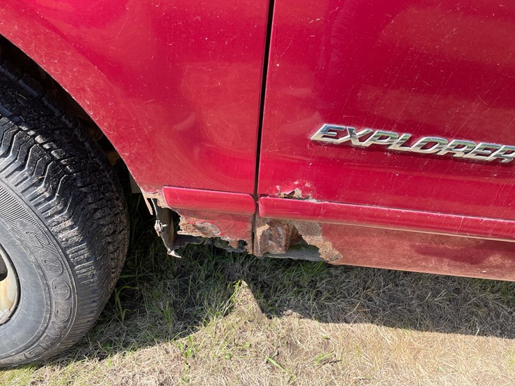 2005-ford-explorer-image-15