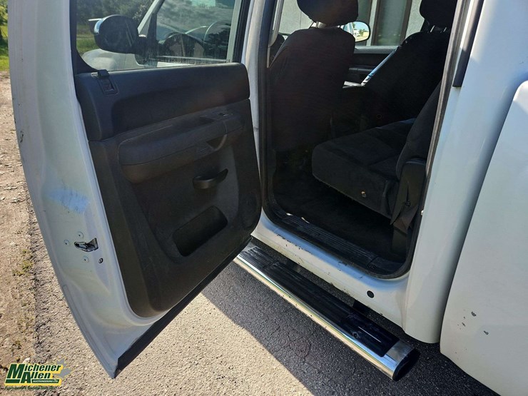 2013-chevrolet-silverado-1500-image-22