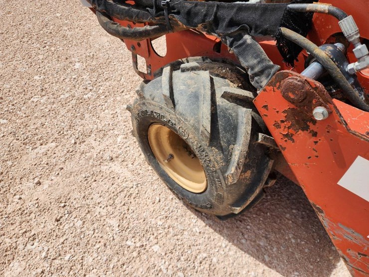 2011-ditch-witch-rt12-image-16