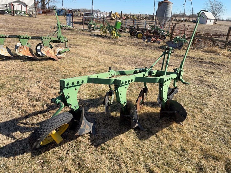 john-deere-three-point-three-bottom-plow-image-5