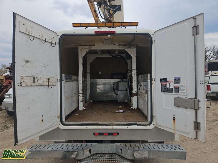 2006-ford-f550-image-32
