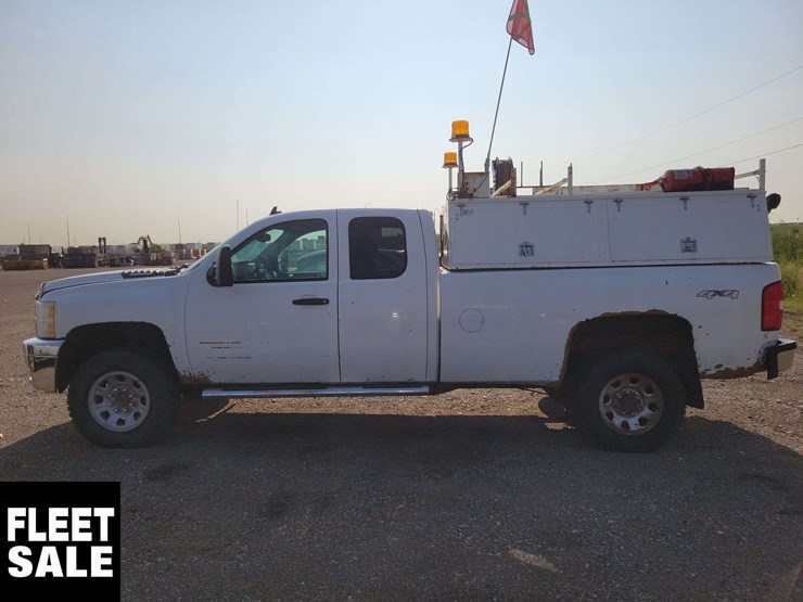 2013-chevrolet-silverado-3500hd-lt-image-2