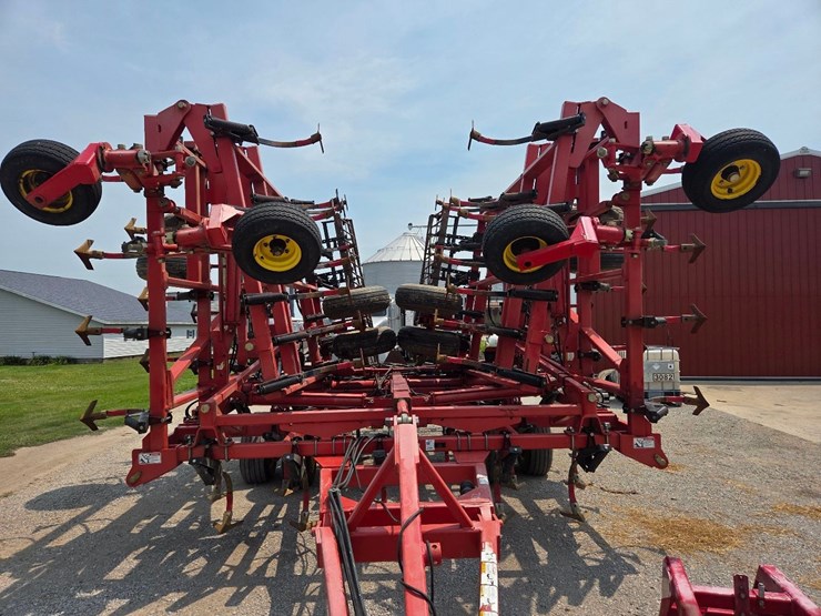 44'-sunflower-5055-44-field-cultivator-image-3