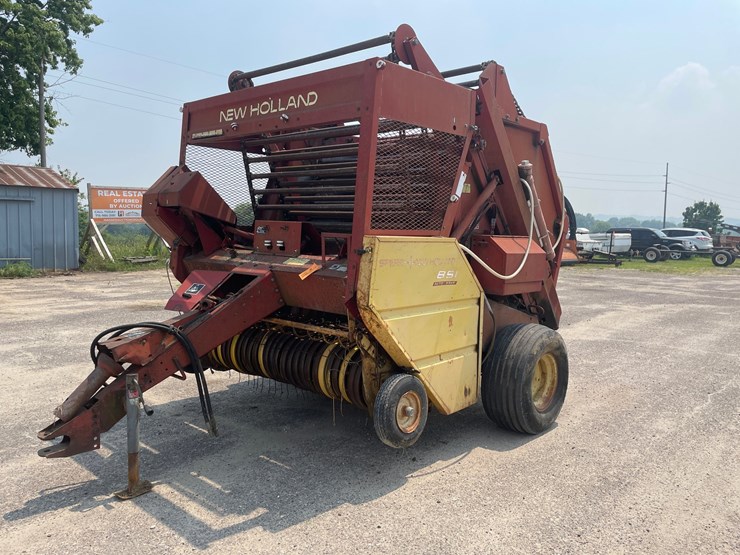 new-holland-851-image-9