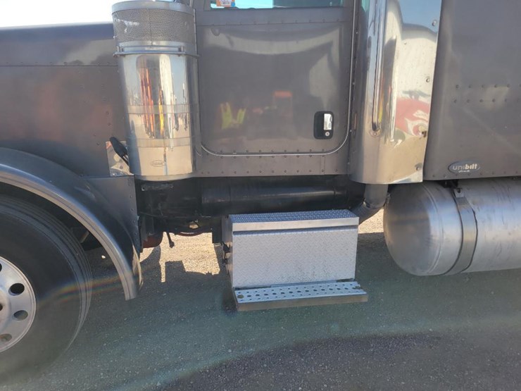 2006-peterbilt-379-image-10