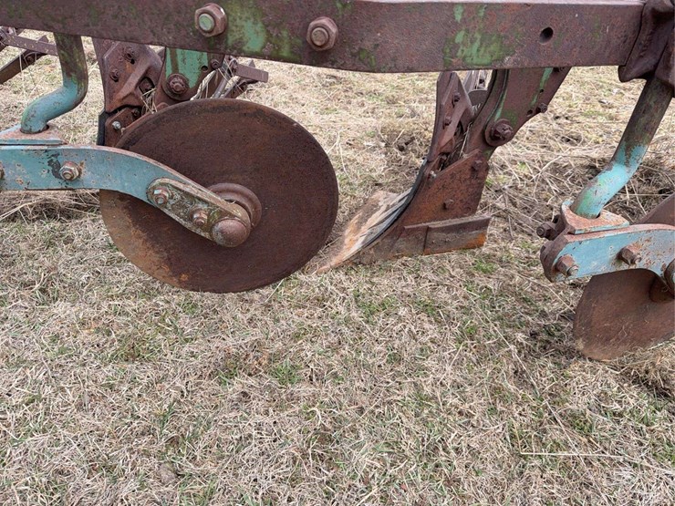 john-deere-pull-type-four-bottom-plow-image-15