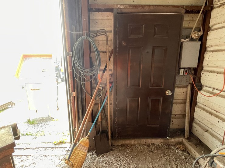 #2301-•-contents-of-corner-image-1