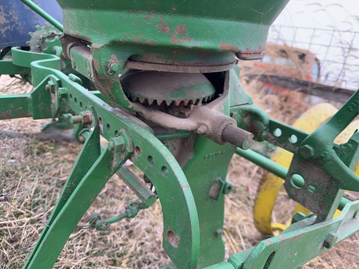 john-deere-two-row-planter-image-18