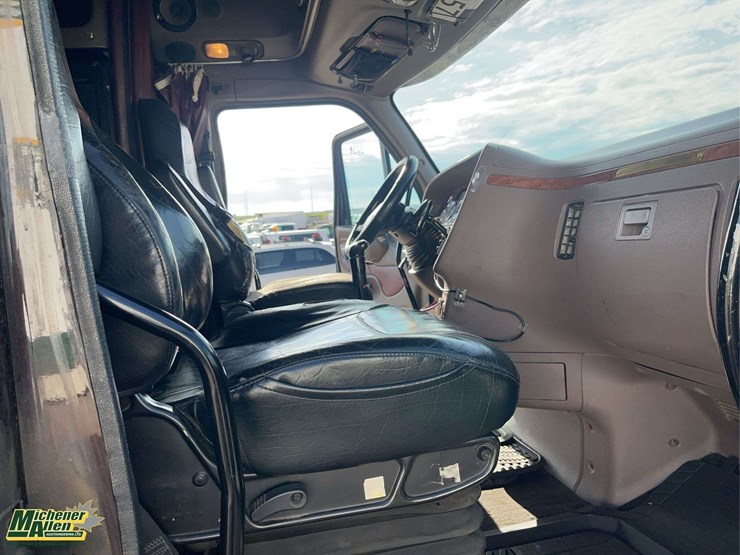 2012-peterbilt-587-image-15