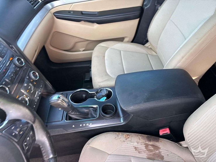 2016-ford-explorer-image-22