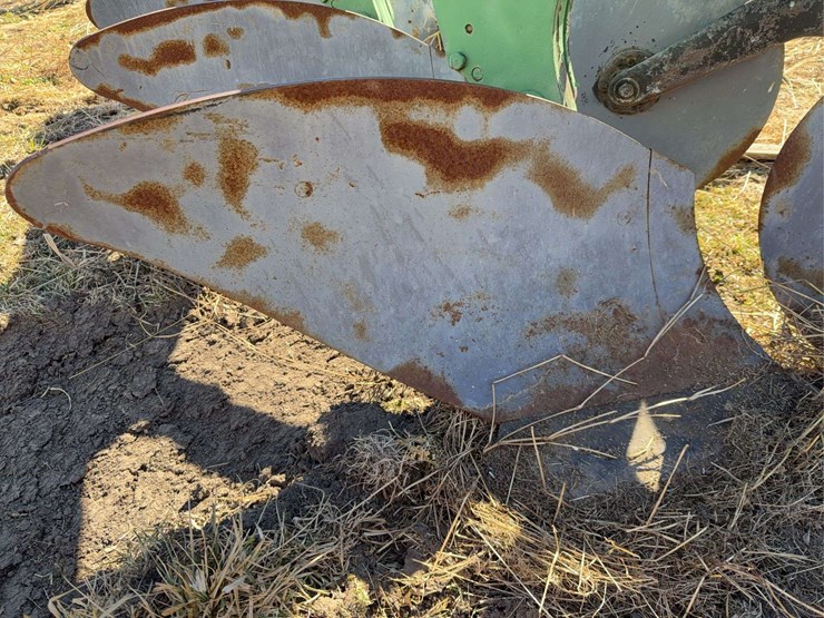 john-deere-three-point-two-bottom-plow-image-10
