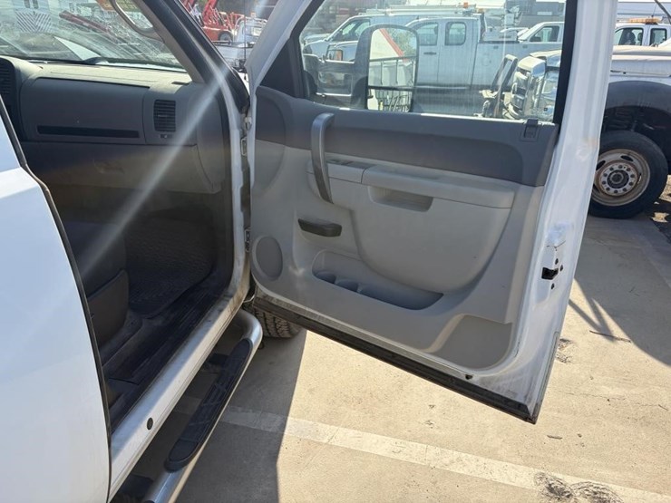 2012-gmc-sierra-3500-image-10