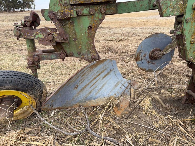 john-deere-pull-type-four-bottom-plow-image-19
