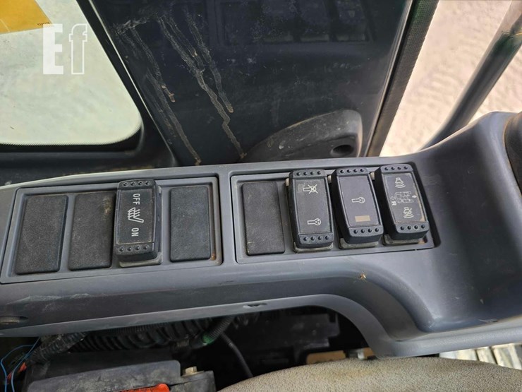 2018-deere-245g-lc-image-17