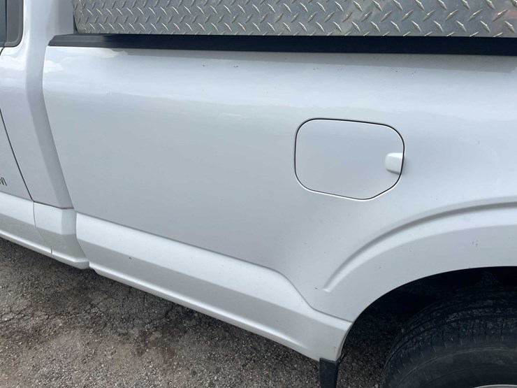 2023-ford-f150-xl-image-38