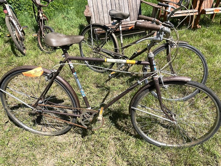 #3300-•-(2)-vintage-his-and-hers-bikes-image-5
