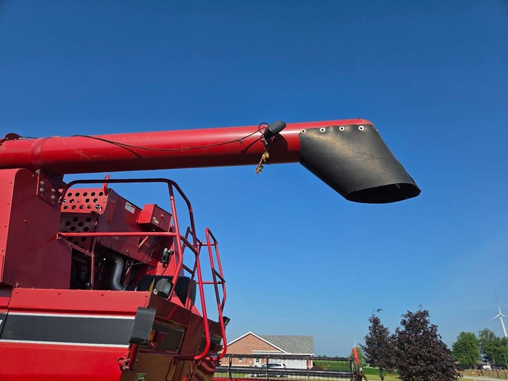 cih-2388-axial-flow-combine-image-39