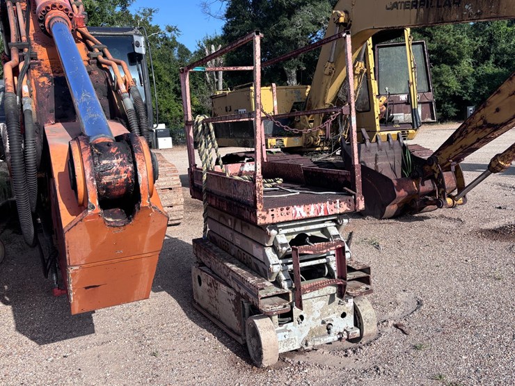 #39085-•-skyjack-3219-scissor-lift-|-for-parts/repairs-image-3