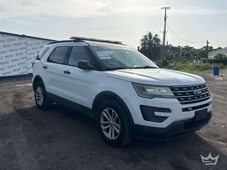 2016-ford-explorer-image-3