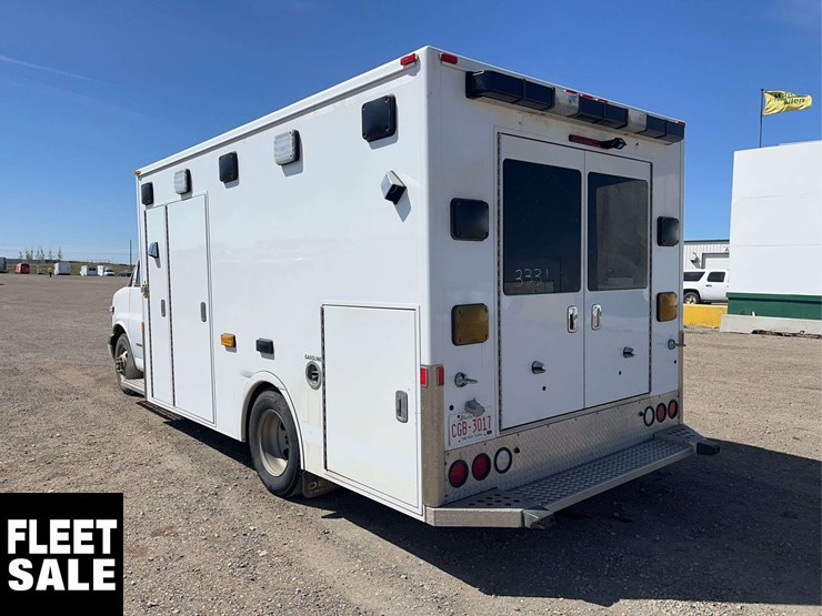 2020-chevrolet-express-s/a-ambulance-image-3