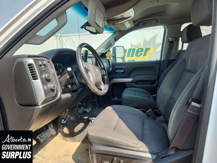 2015-chevrolet-silverado-2500hd-image-23