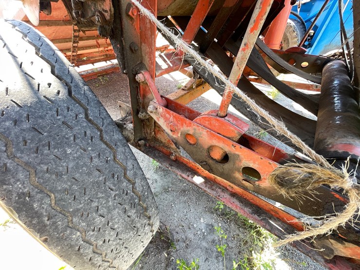 #1025-•-allis-chalmers-10-roto-baler-image-35