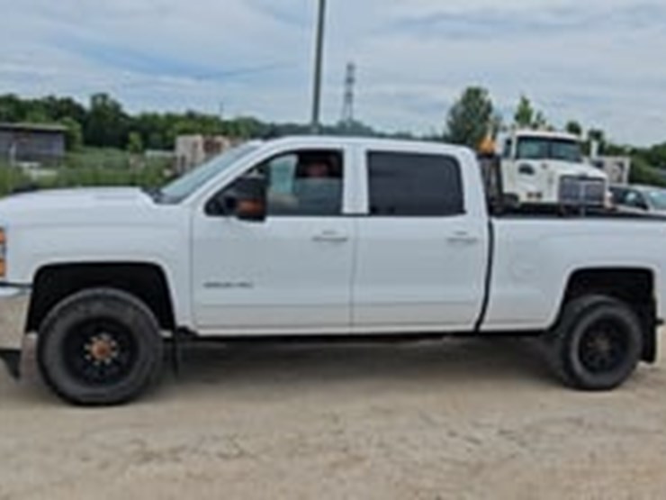 2015-chevrolet-silverado-2500hd-image-5