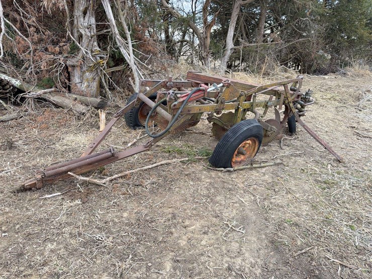 mccormick-pull-type-three-bottom-plow-image-1