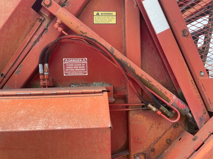 new-holland-851-image-17
