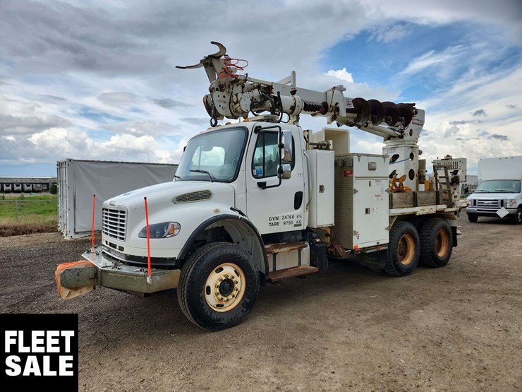 2011-freightliner-m2-106-image-1